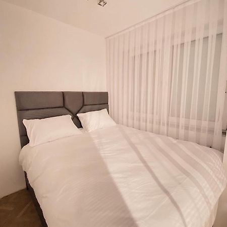 Diamond Apartment Prishtina 2 Prishtinë Ngoại thất bức ảnh